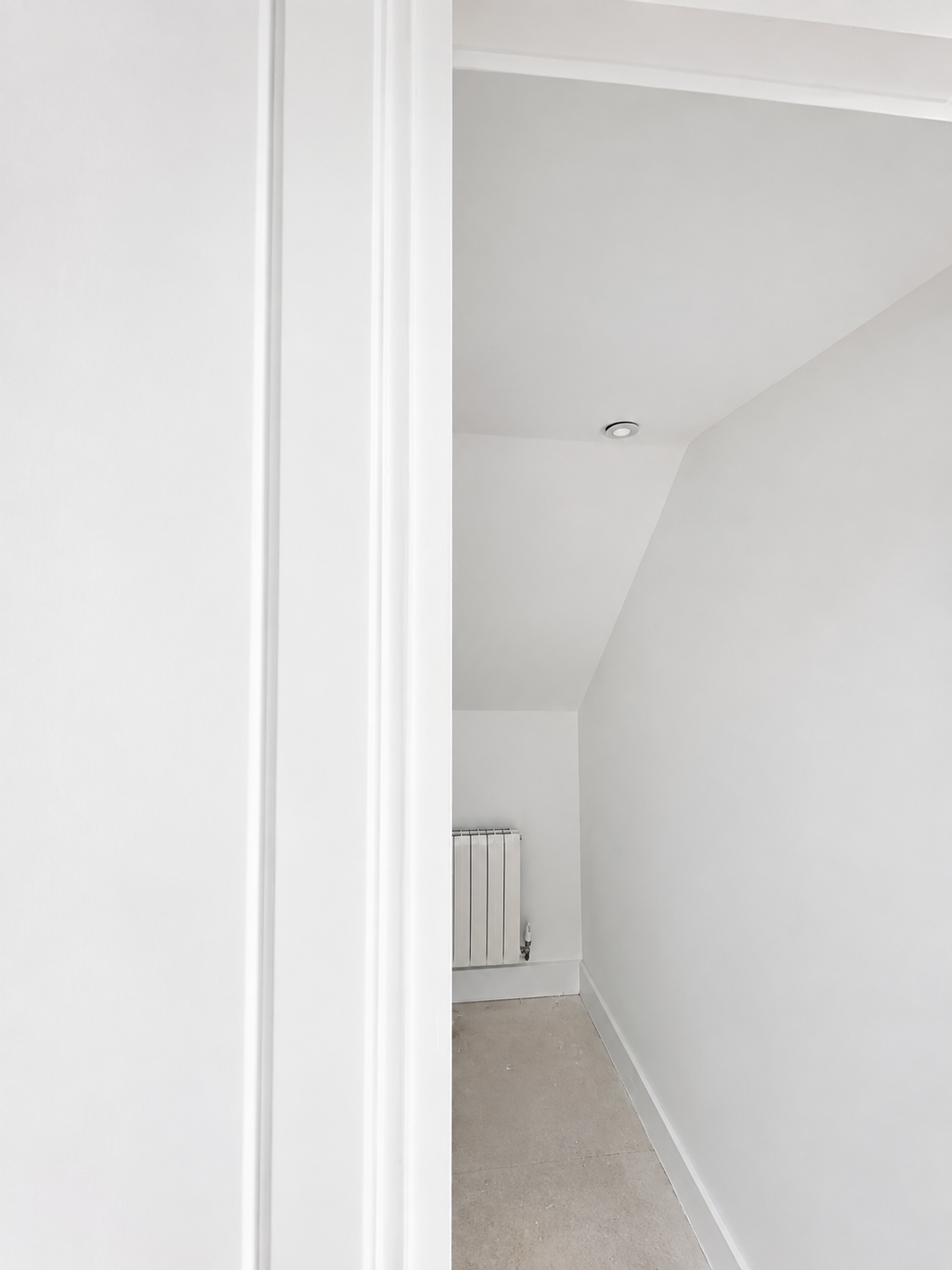 Sprayed Architrave
